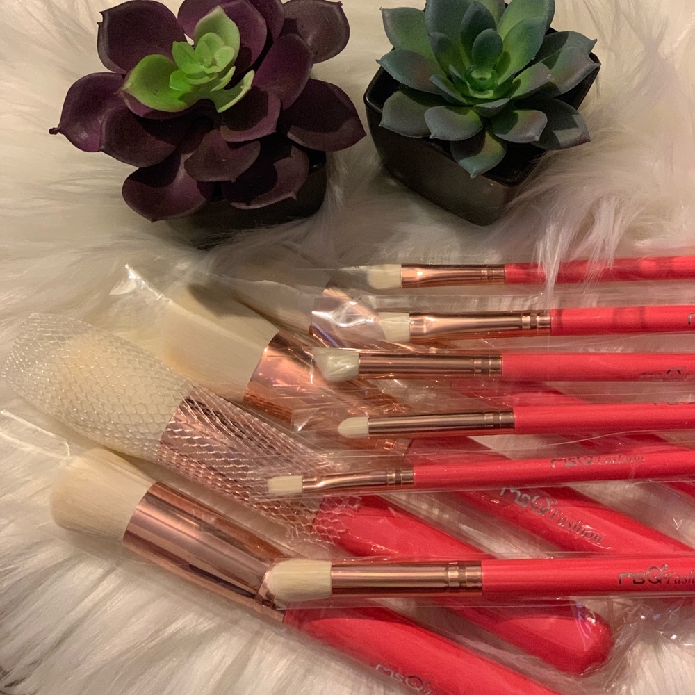 Makeup Brush Set Free Gift